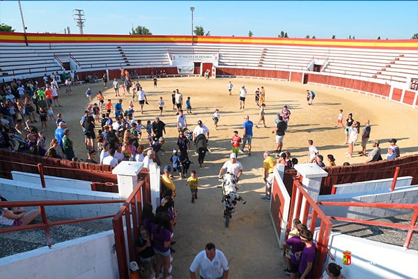 Así han disfrutado los peques del encierro de carretones en Las Traviesas