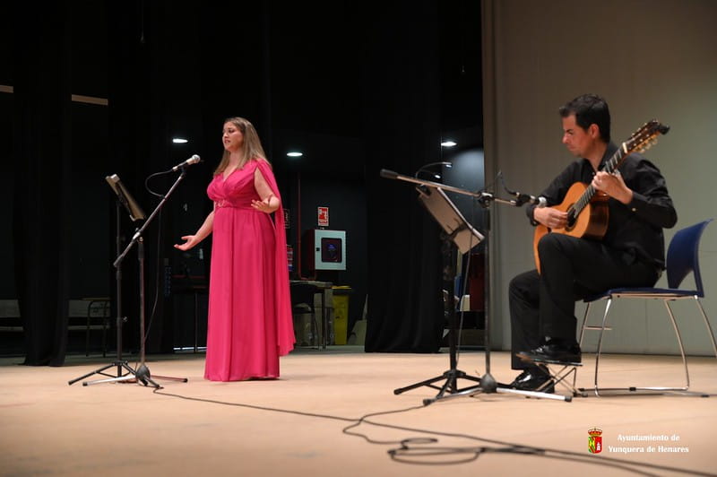 Función de teatro "Dúo, una voz de cine"