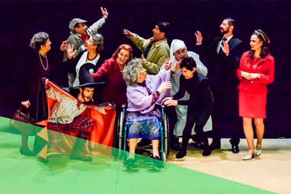 Grupo de teatro juvenil presenta el cianuro solo o con leche