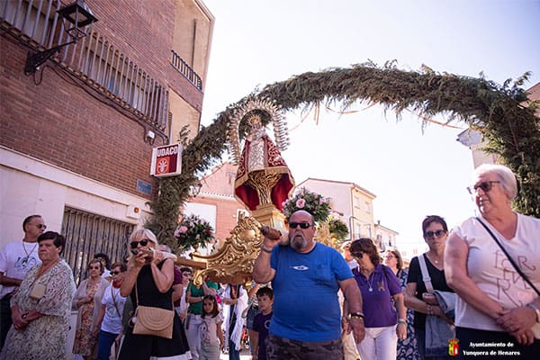 Procesión por el Día de la Virgencilla