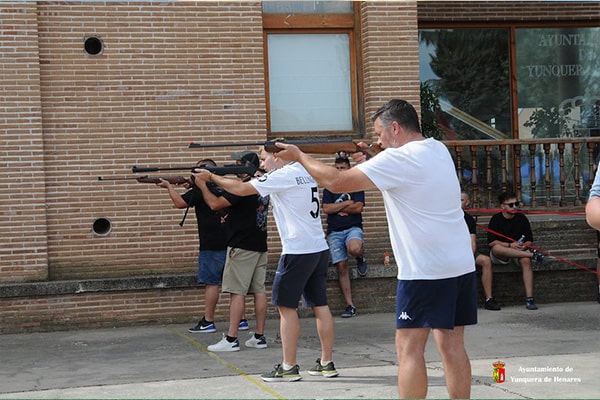 El palacio de los Mendoza se llena de carabinas y bicicletas