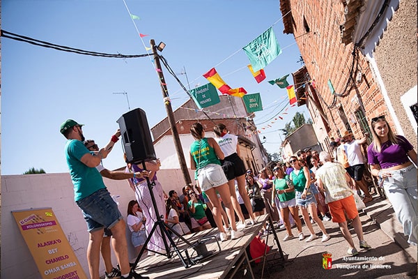 Electro Vermú en las peñas Pitis y Makanelas