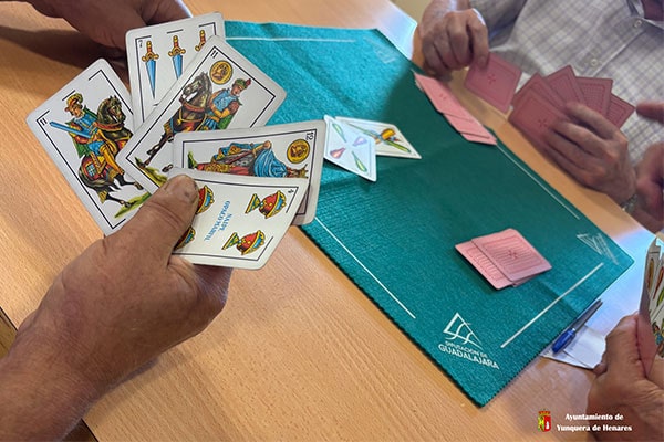 Los juegos de mesa reunieron a pequeños y adultos en el Centro Social Polivalente