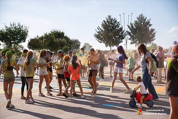 La sexta edición de la Holi Run vuelve a teñir de color a Yunquera
