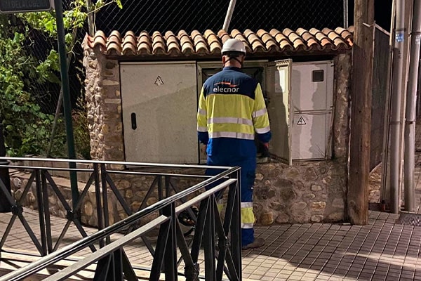 Trabajos de mantenimiento en el alumbrado publico