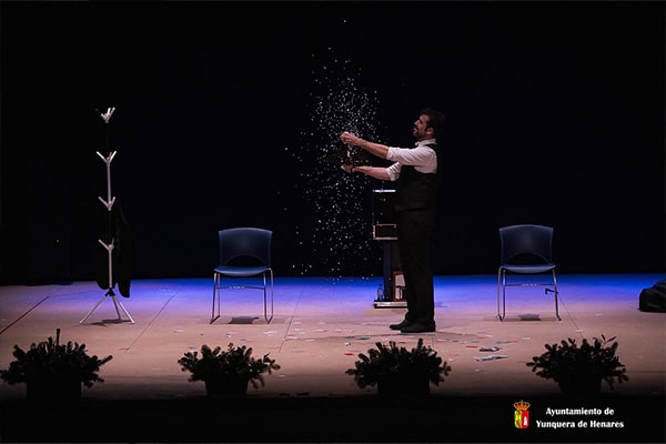 La magia llena de ilusión el Centro Cultural Miguel de Cervantes