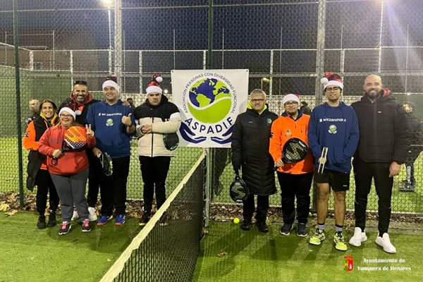 Los campeones de España y de Castilla-La Mancha comparten una jornada de pádel adaptado