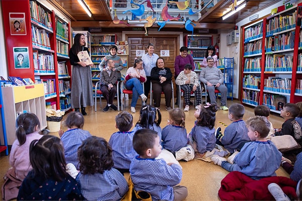 Sesion-de-cuentos-por-el-Dia-Internacional de las Personas con Discapacidad