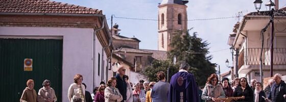 El Vía Crucis del Viernes Santo une a los yunqueranos en un recorrido de fe y devoción