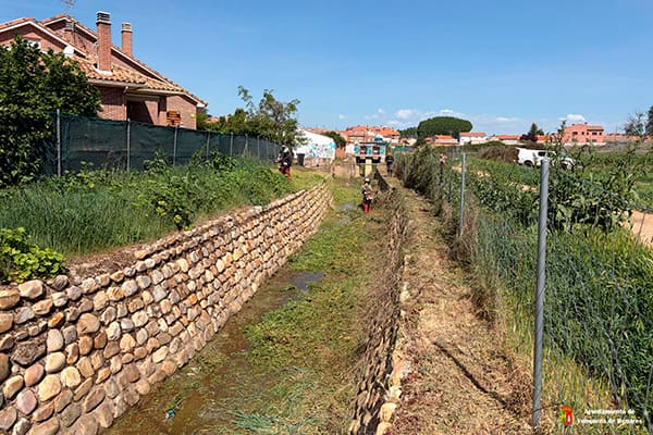En marcha los trabajos de limpieza del Arroyo Valdelalobera a su paso por Yunquera de Henares