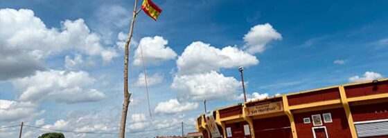 Los quintos del 2008 celebran la emblemática “Puesta del Mayo"