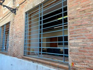 El Ayuntamiento de Yunquera ejecuta la 3ª fase de sustitución de ventanas en edificios municipales