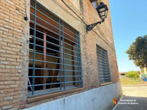 El Ayuntamiento de Yunquera ejecuta la 3ª fase de sustitución de ventanas en edificios municipales