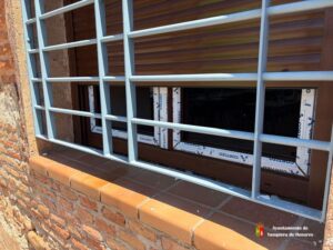 El Ayuntamiento de Yunquera ejecuta la 3ª fase de sustitución de ventanas en edificios municipales