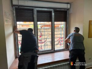El Ayuntamiento de Yunquera ejecuta la 3ª fase de sustitución de ventanas en edificios municipales