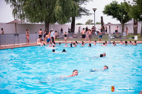 La piscina municipal inaugura oficialmente la temporada de verano 2026 en Yunquera