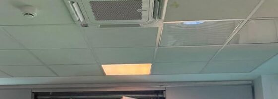 ha instalado dos nuevos equipos de climatización en el Centro de Atención a la Infancia (CAI) Municipal, una actuación financiada íntegramente con fondos municipales que completa la dotación de este servicio.