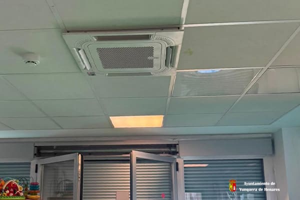 ha instalado dos nuevos equipos de climatización en el Centro de Atención a la Infancia (CAI) Municipal, una actuación financiada íntegramente con fondos municipales que completa la dotación de este servicio.