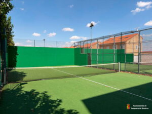 mantenimiento y puesta a punto de las pistas de pádel en El Jaenal