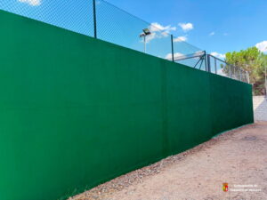 mantenimiento y puesta a punto de las pistas de pádel en El Jaenal