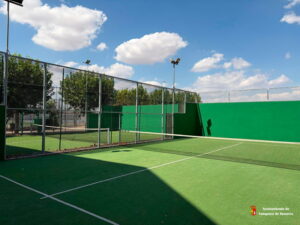 mantenimiento y puesta a punto de las pistas de pádel en El Jaenal