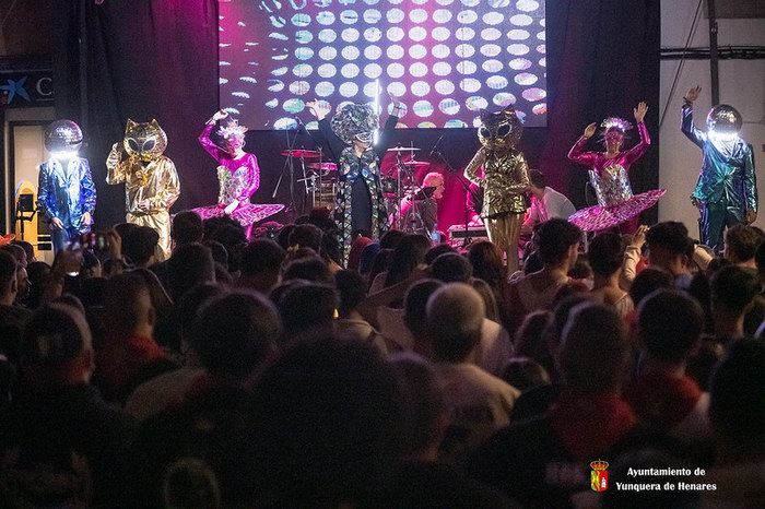 Concurso de Disfraces y Orquesta Nell en una noche para recordar