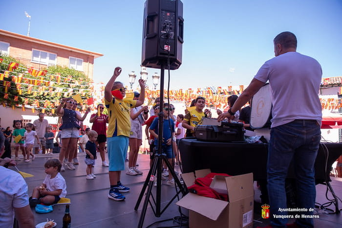 El Dia del Nino llena la Plaza de La Casilla de juegos musica y diversion