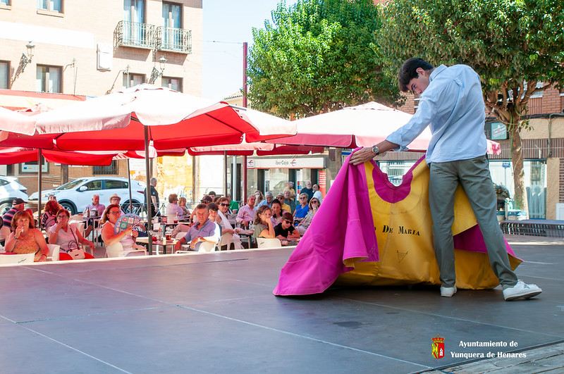 El arte de Cid de María llena de ambiente la plaza de La Casilla