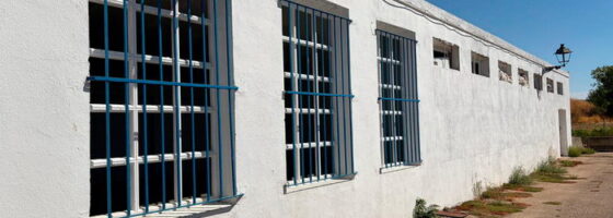 El Ayuntamiento de Yunquera continúa con la limpieza de pintadas y grafitis en diferentes espacios del municipio