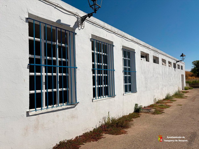 El Ayuntamiento de Yunquera continúa con la limpieza de pintadas y grafitis en diferentes espacios del municipio
