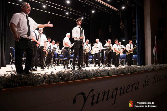 La música de la Banda Asociación Cultural Beltmusic llena de ritmo la Semana Cultural