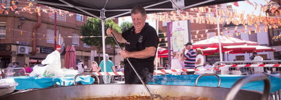 La paella popular reune a vecinos de Yunquera de Henares