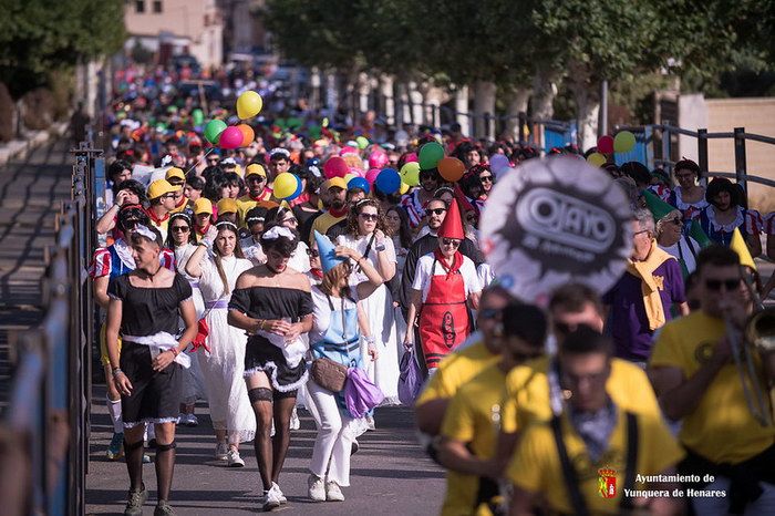 Las peñas con sus disfraces protagonistas de la novillada sin picadores