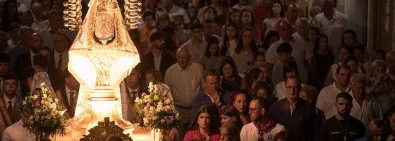 Procesión con la imagen de Nuestra Señora la Virgen de la Granja en el Día de La Función