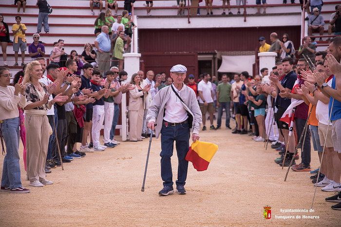 Yunquera homenajea a Angel Domingo Meco Garralon antes del primer encierro