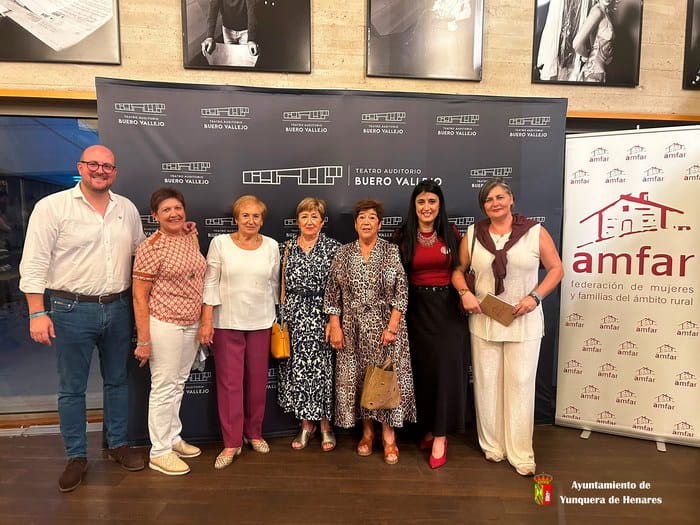 El Ayuntamiento con a AMFAR Guadalajara en el Dia de la Mujer Rural y felicita a Pilar Lafuente por su reconocimiento-